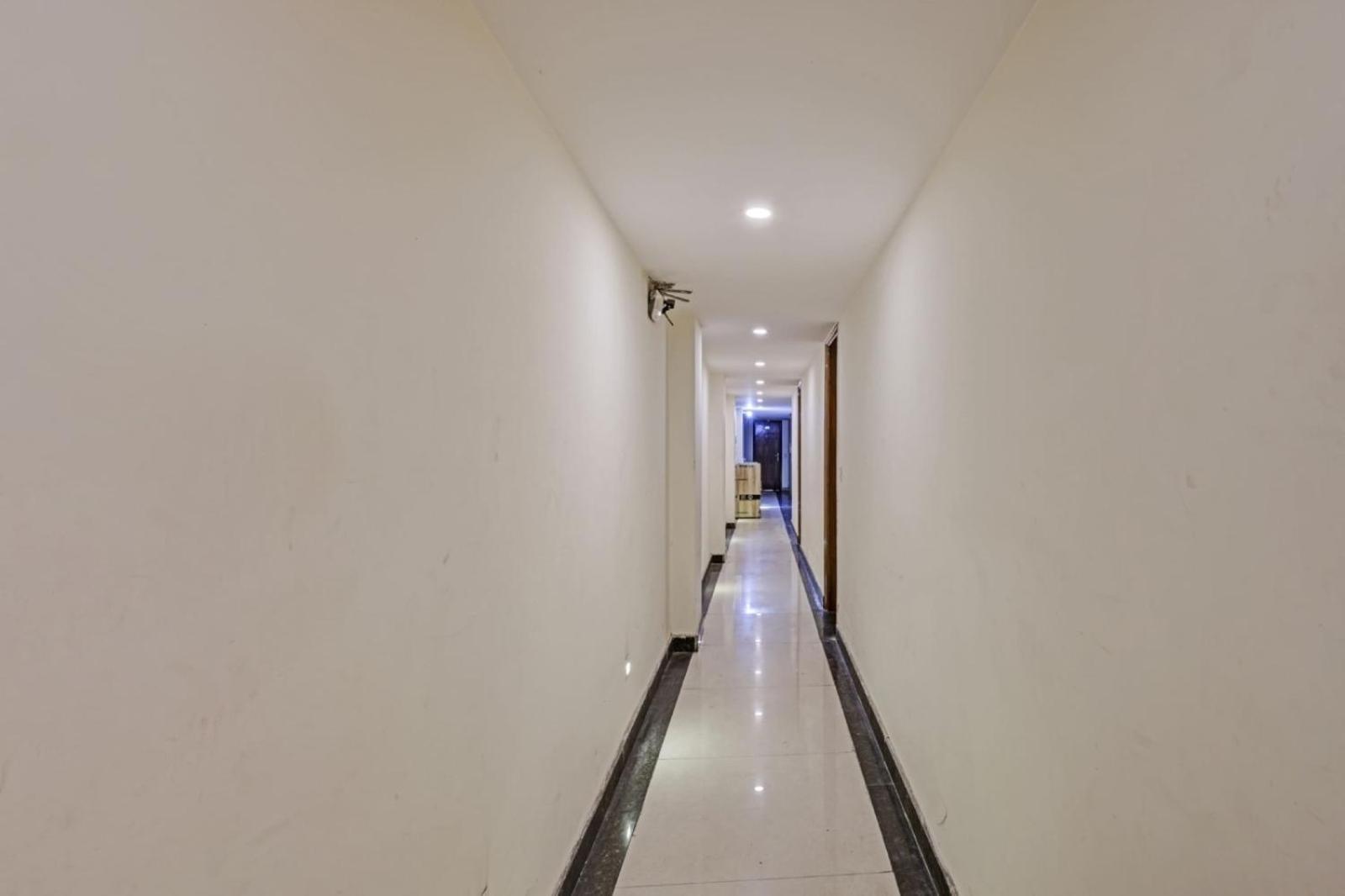 Hotel Keshew International New Delhi Exterior photo