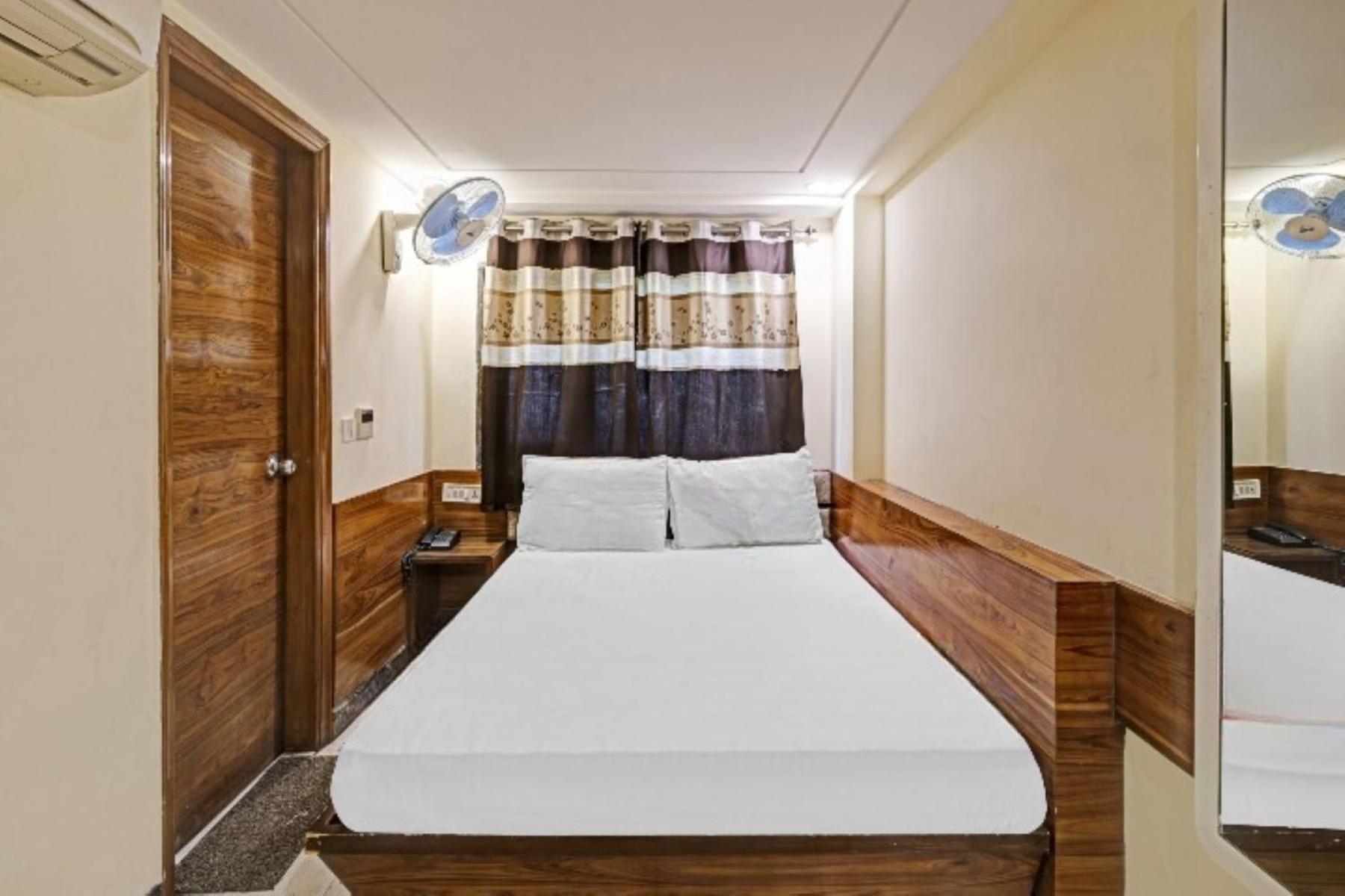 Hotel Keshew International New Delhi Exterior photo