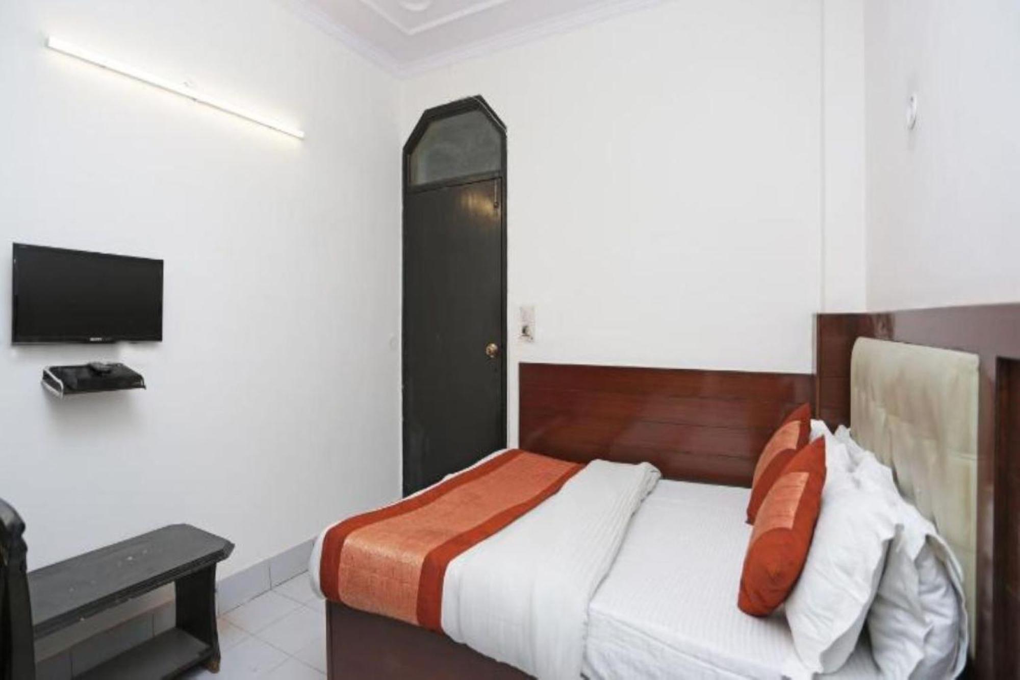 Hotel Keshew International New Delhi Exterior photo